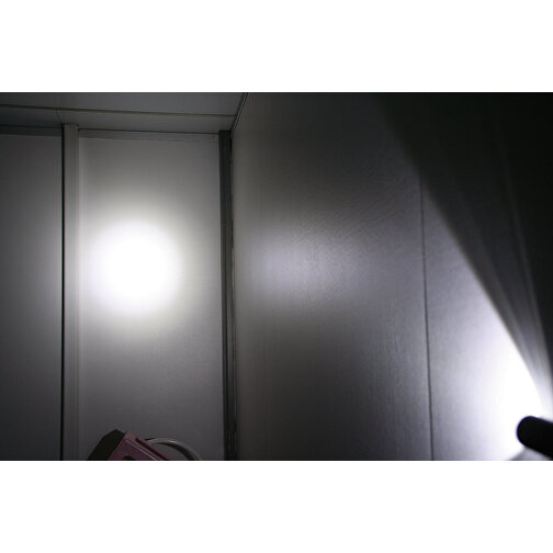 Metmaxx® LED MegaBeam Taschenlampe 'GoRed3Watt' Rot , Metmaxx, rot, Metall, 2,70cm x 10,00cm x 2,70cm (Länge x Höhe x Breite), Bild 3